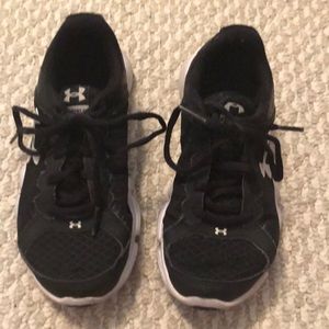 Black Under Armoir Assert 6 Sneakers